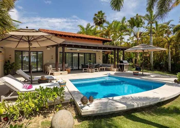 Family Retreat Villa Heated Beach Club Access